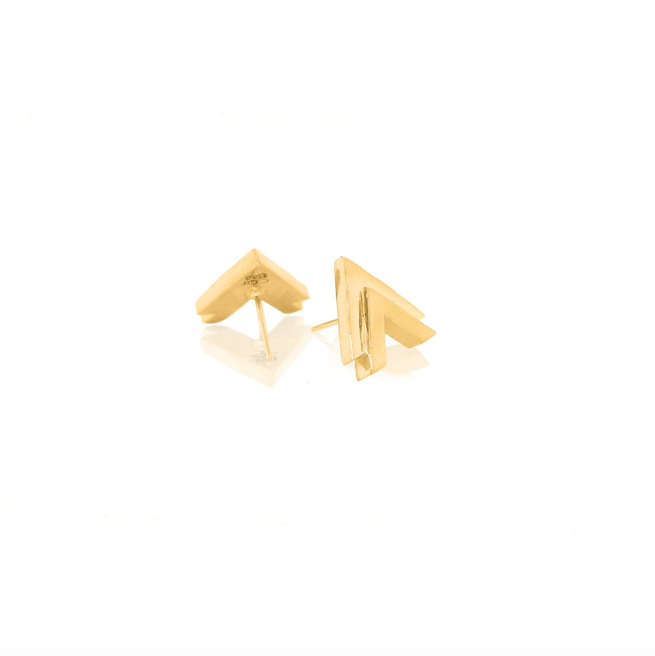 Double V gold stud earrings side