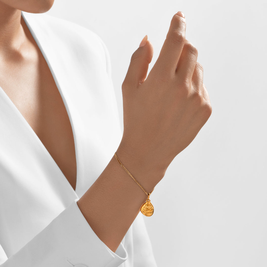 Nebu Gold 24k Gold Oyster Charm Female