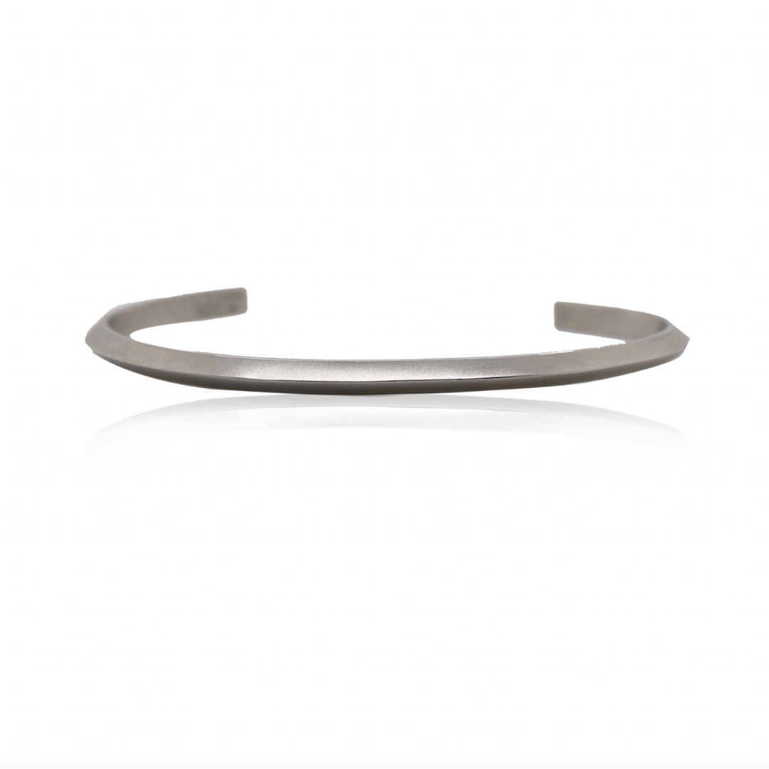 Nebu Gold 24k Platinum Classic Ridged Bangle Front View