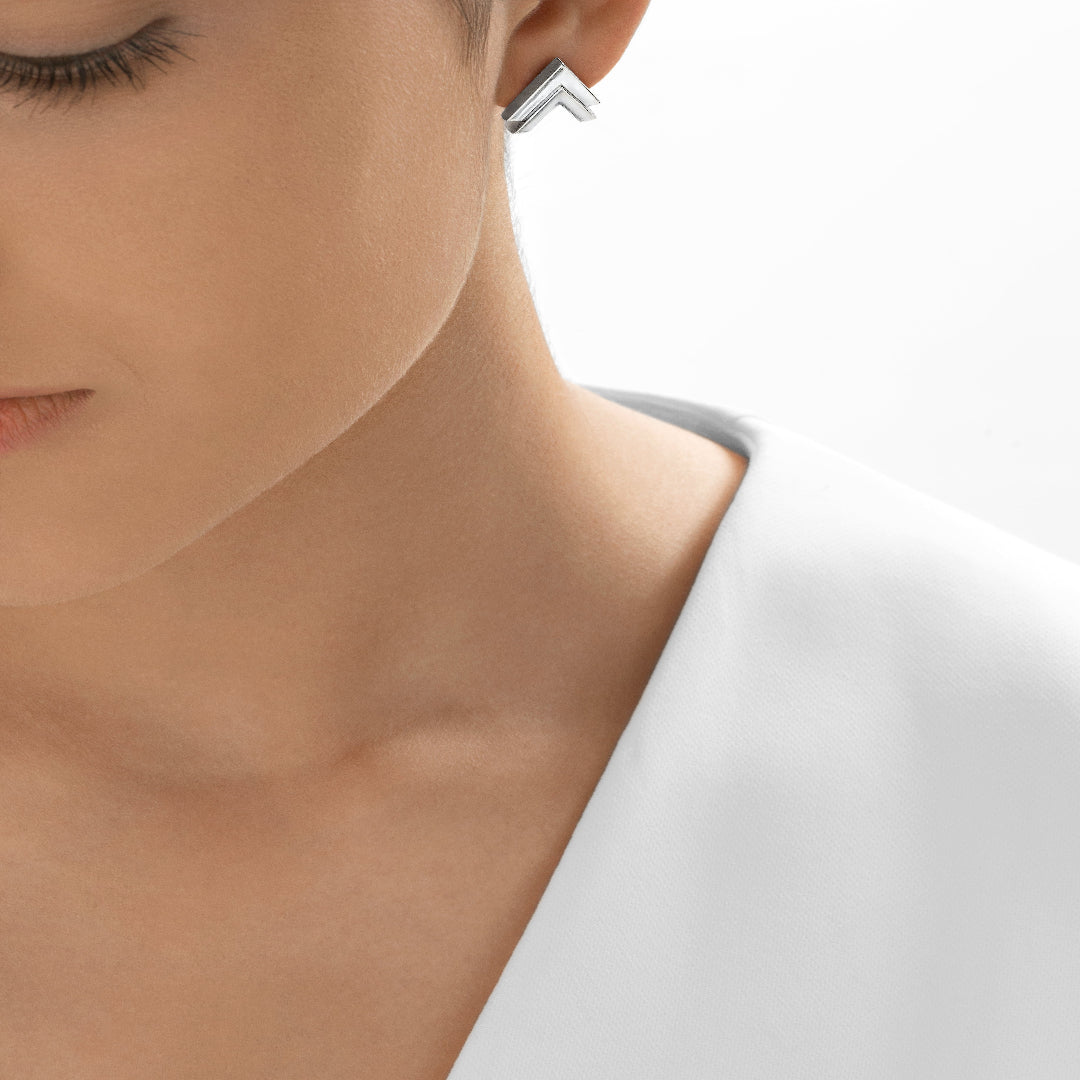 Nebu Gold 24kt Platinum Arrowhead Stud Earrings Female